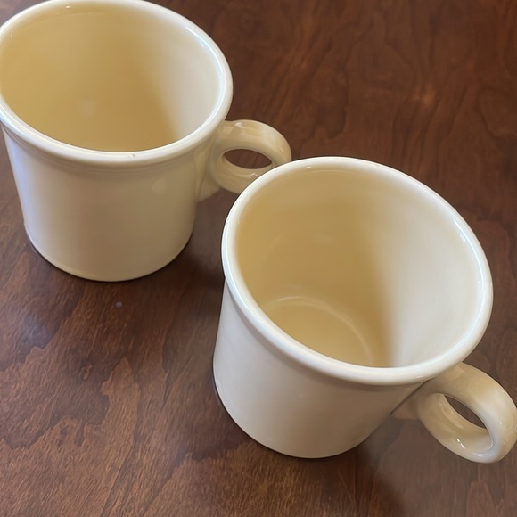 Fiesta Ware Ivory color Mugs Set of 2 USA Marked HLC 10oz - Picture 3 of 4